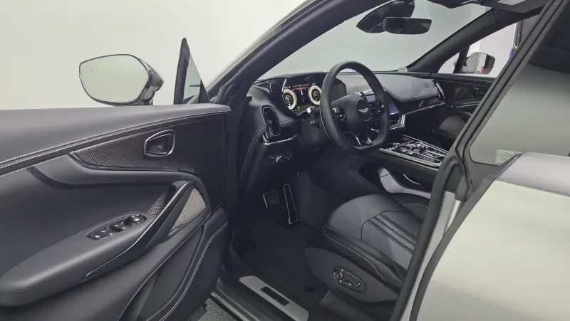 Aston Martin DBX