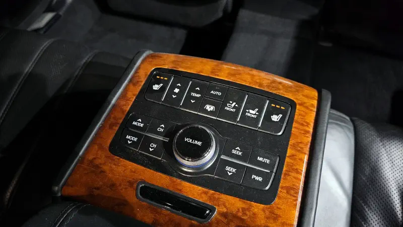 Hyundai Equus