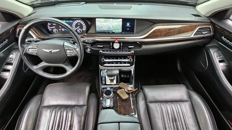 Genesis EQ900