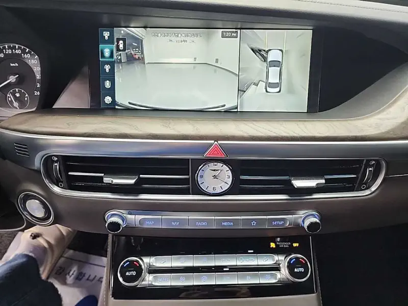 Genesis G90