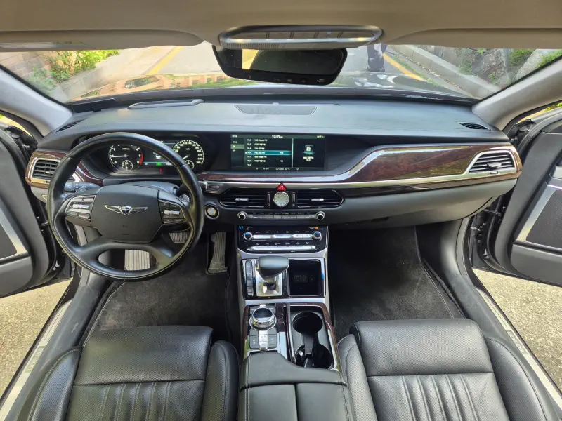 Genesis EQ900