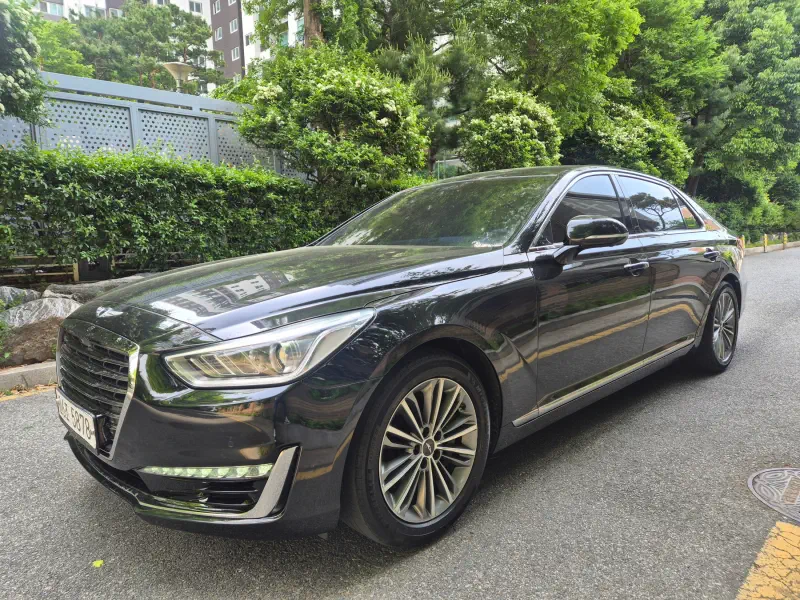 Genesis EQ900