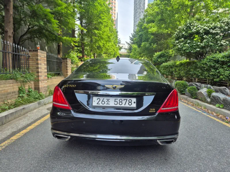 Genesis EQ900