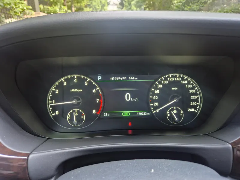 Genesis EQ900