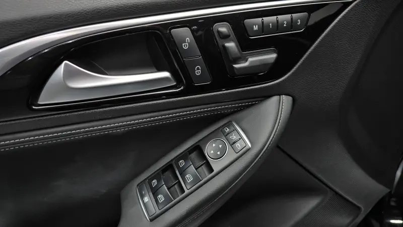Infiniti Q30
