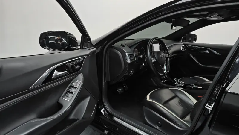 Infiniti Q30