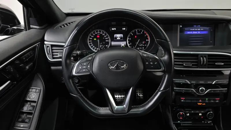 Infiniti Q30