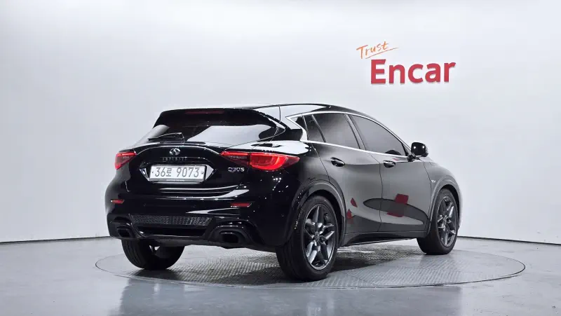 Infiniti Q30