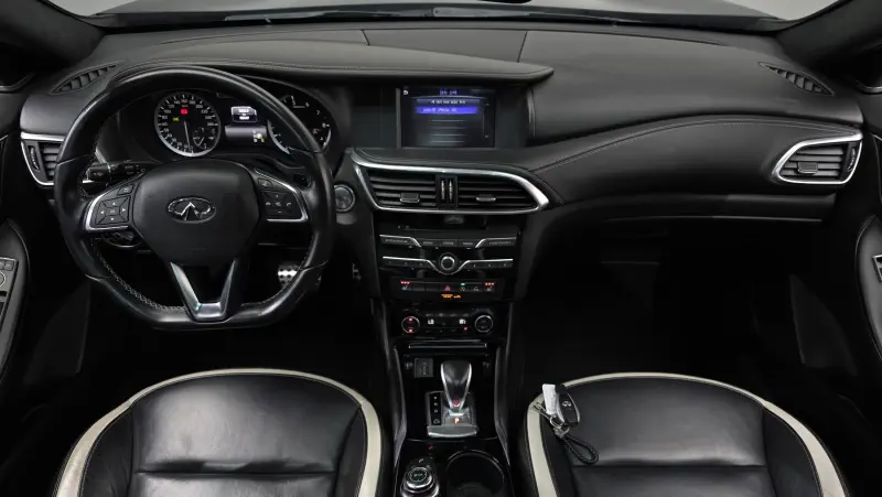 Infiniti Q30