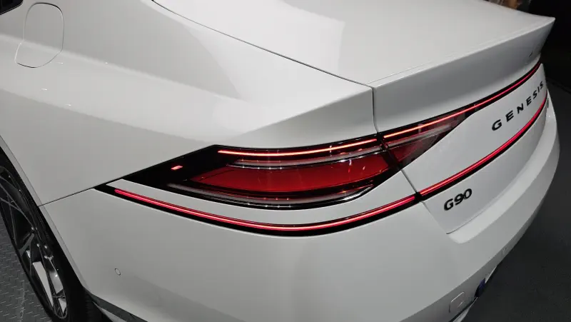 Genesis G90