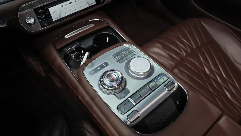 Genesis G90