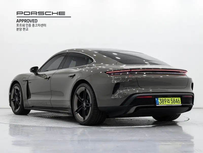 Porsche Taycan
