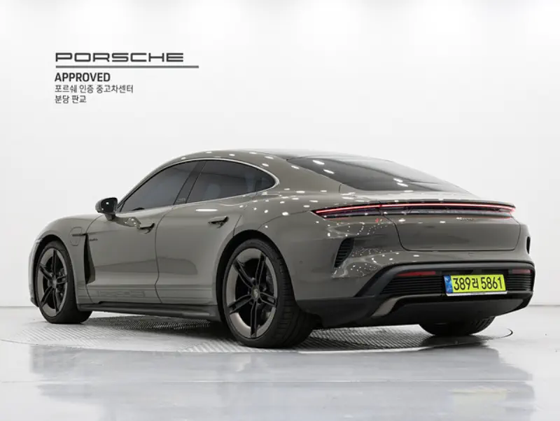 Porsche Taycan