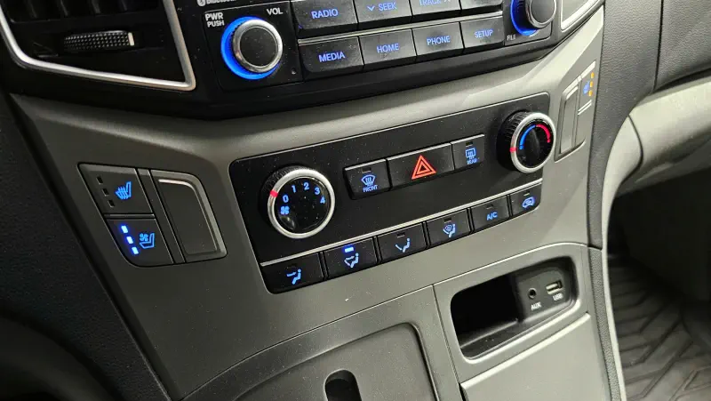 Hyundai Grand Starex