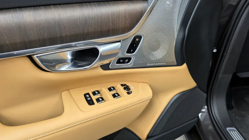 Volvo S90