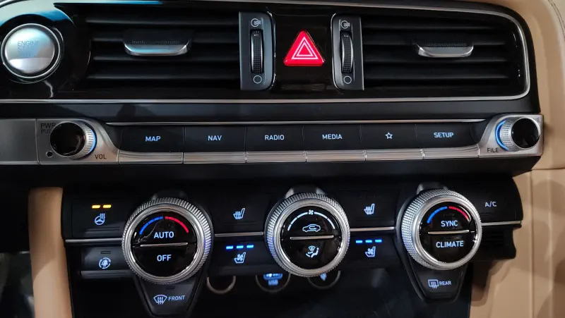 Genesis G70