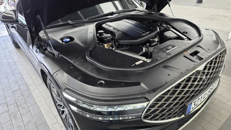 Genesis G90
