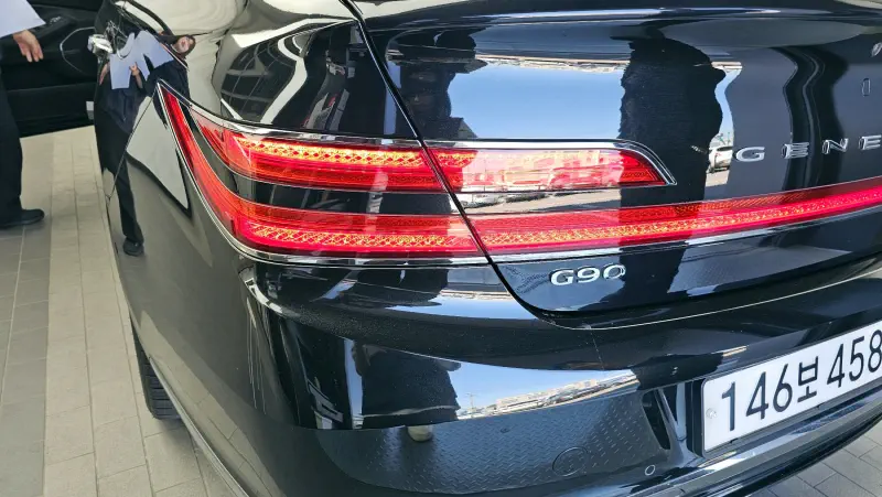 Genesis G90