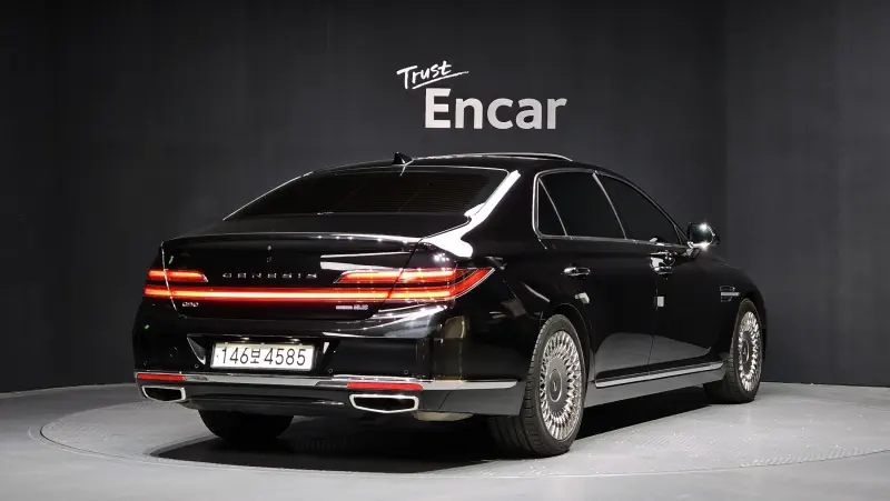 Genesis G90