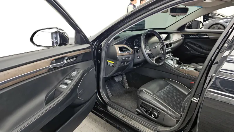 Genesis G90