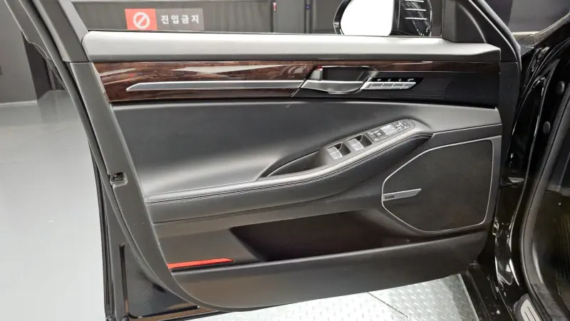 Genesis EQ900