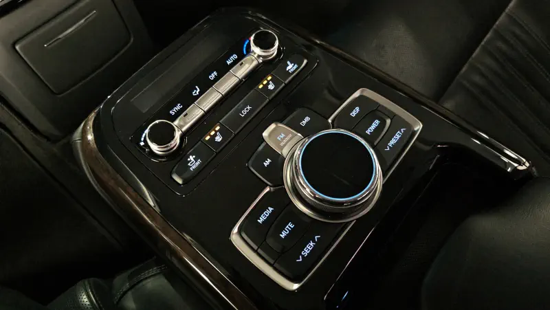 Genesis EQ900
