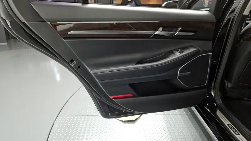 Genesis EQ900
