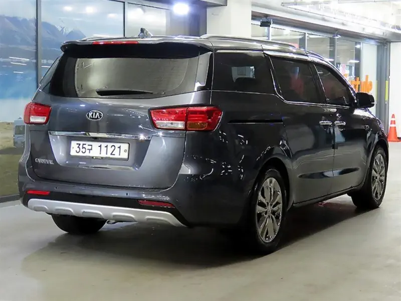 Kia Carnival