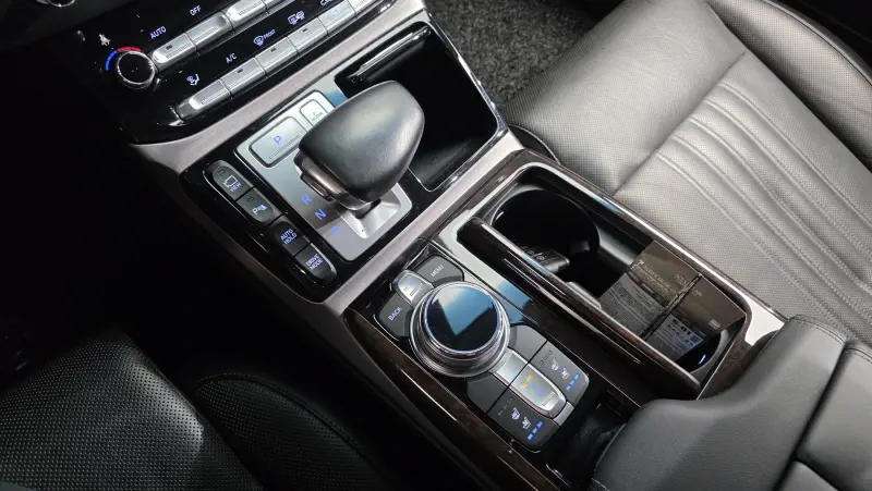 Genesis EQ900