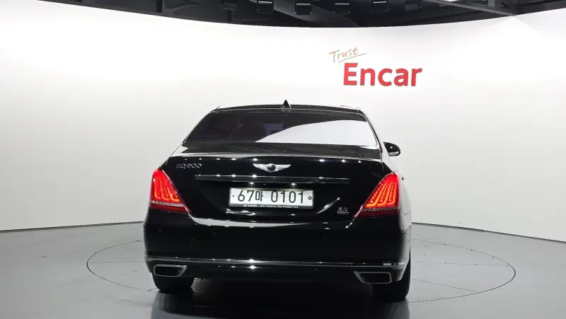 Genesis EQ900