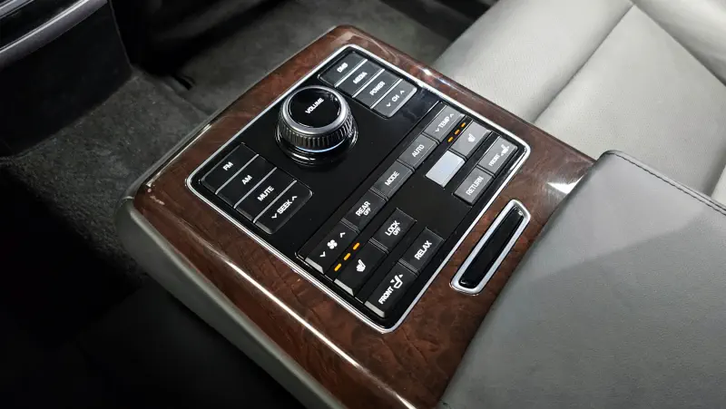 Hyundai Equus