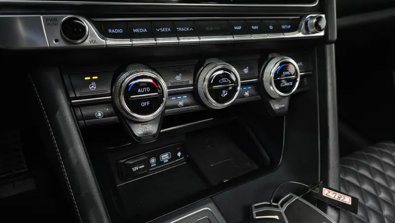 Genesis G70