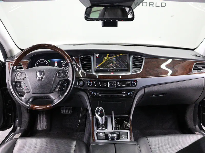 Hyundai Equus