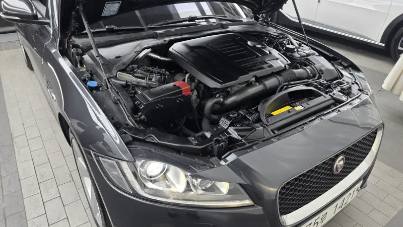Jaguar XF