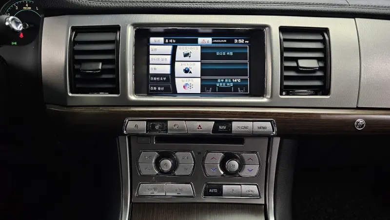 Jaguar XF
