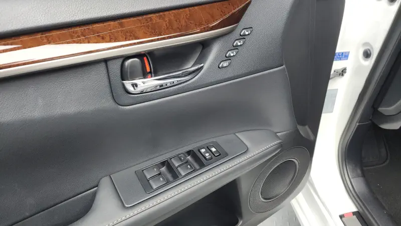 Lexus ES300h