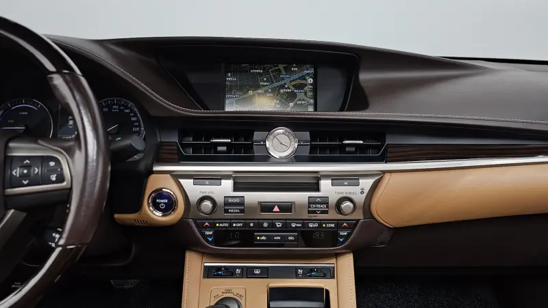 Lexus ES300h