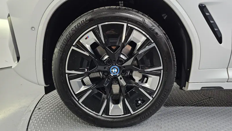 BMW iX3