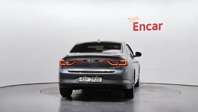 Renault SM6
