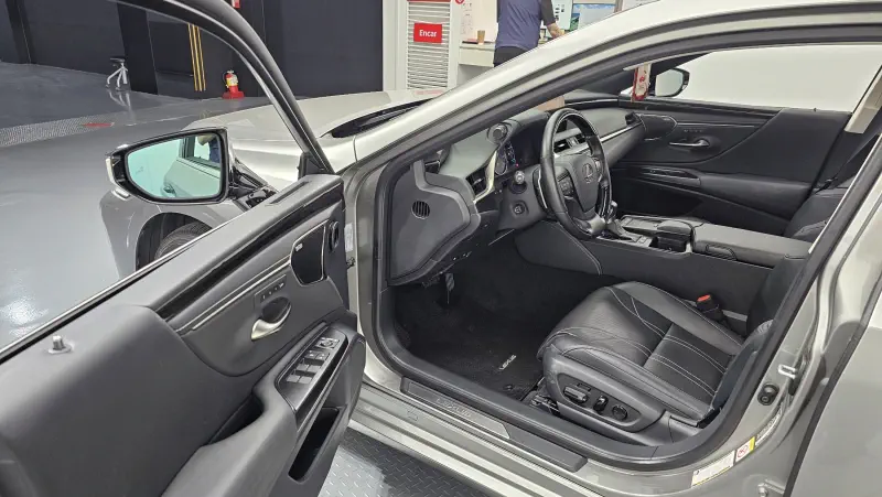 Lexus ES300h