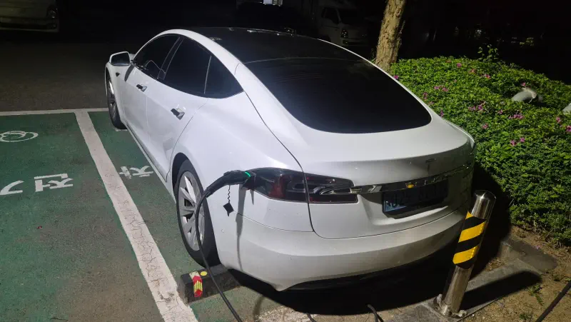 Tesla MODEL S