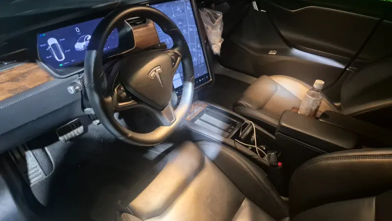 Tesla MODEL S