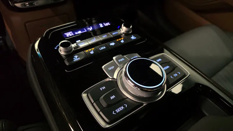 Genesis G90