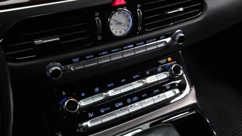 Genesis EQ900