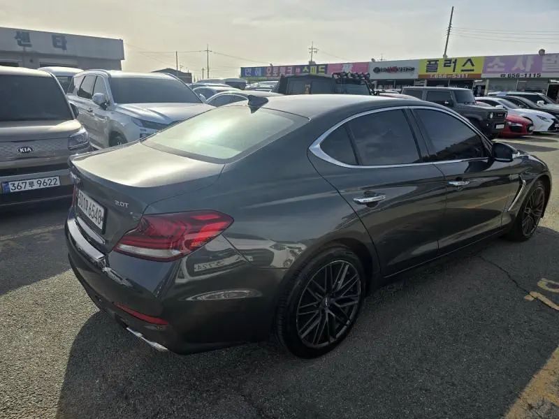 Genesis G70