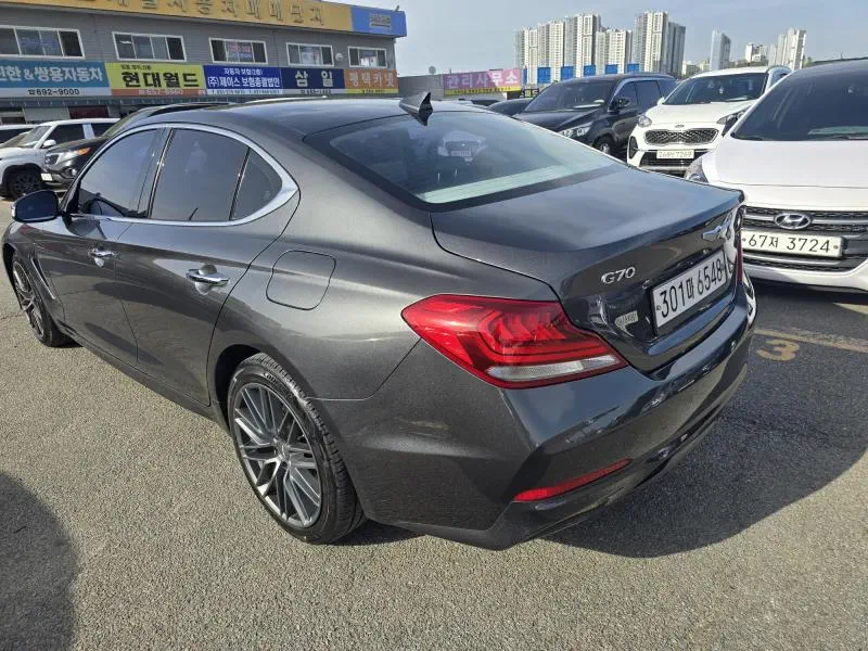Genesis G70