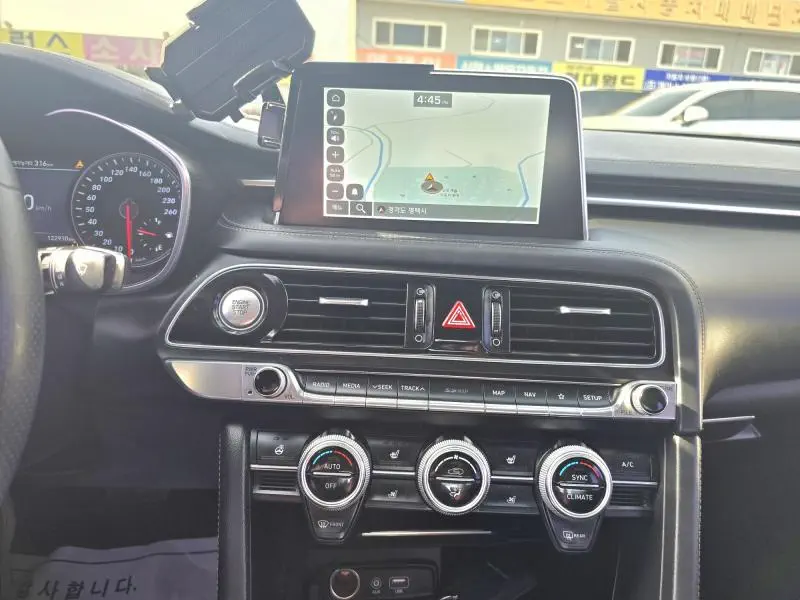 Genesis G70