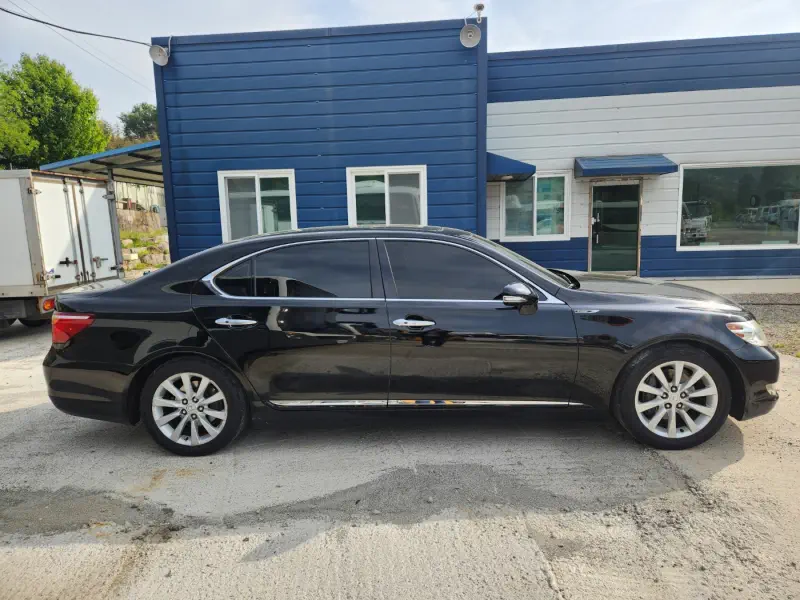 Lexus LS