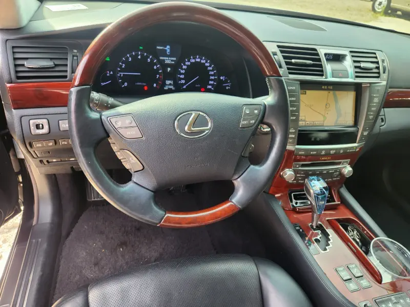 Lexus LS