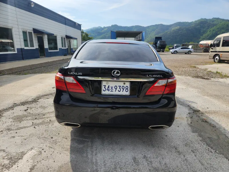 Lexus LS